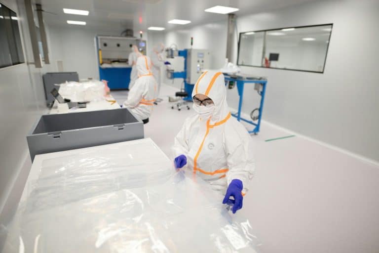 Operators working in a positive-pressure cleanroom